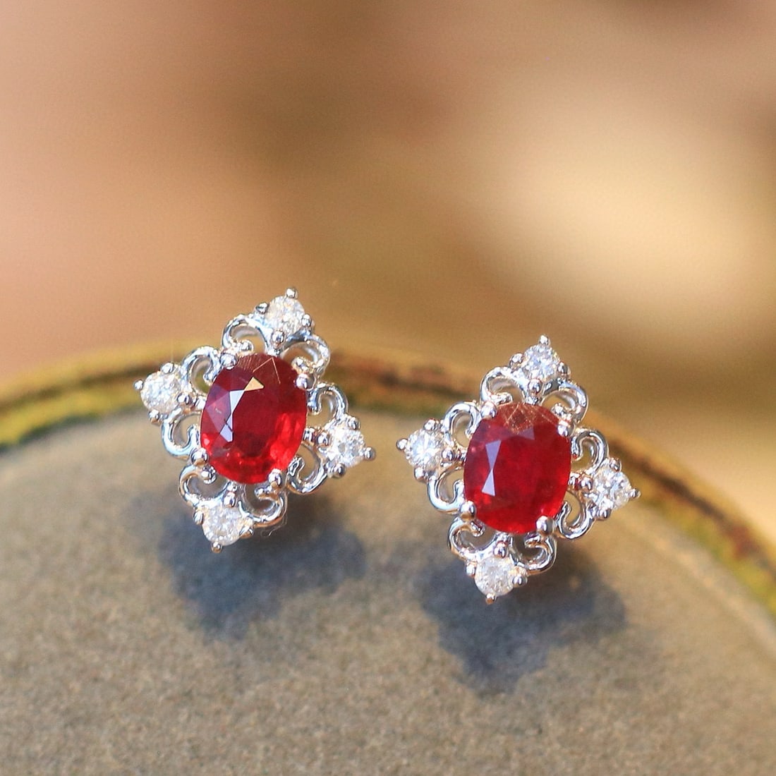 14k Gold 0.82 Ctw Natural Ruby & Diamond Earrings: Ref:231033215 // gold content:14k gold // main gemstone:ruby // shape:oval // carat weight:0. 7ct // color:red // treatment:natural // // adjacent gemstone 2 : diamond // shape:round // carat