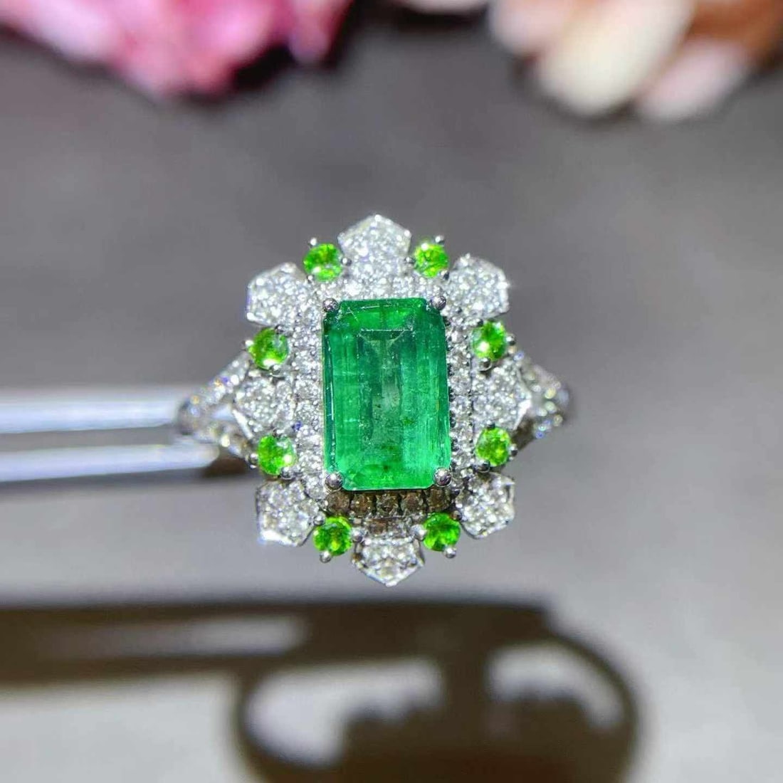 14k Gold 1.23 Ctw Natural Emerald & Diamond Ring: Ref:231033221 // gold content:14k gold // ring size:7. 25us // // main gemstone:emerald // shape:octagonal // carat weight:0. 87ct // color:green // treatment:natural // // adjacent gemstone 2 :