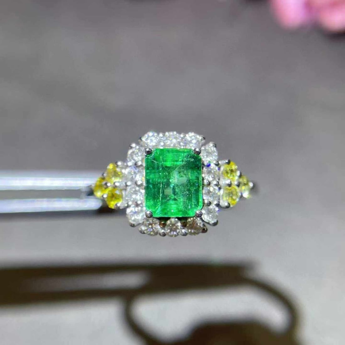 14k Gold 1.30 Ctw Natural Emerald & Diamond Ring: Ref:231033222 // gold content:14k gold // ring size:7. 25us // // main gemstone:emerald // shape:octagonal // carat weight:0. 95ct // color:green // treatment:natural // // adjacent gemstone 2 :