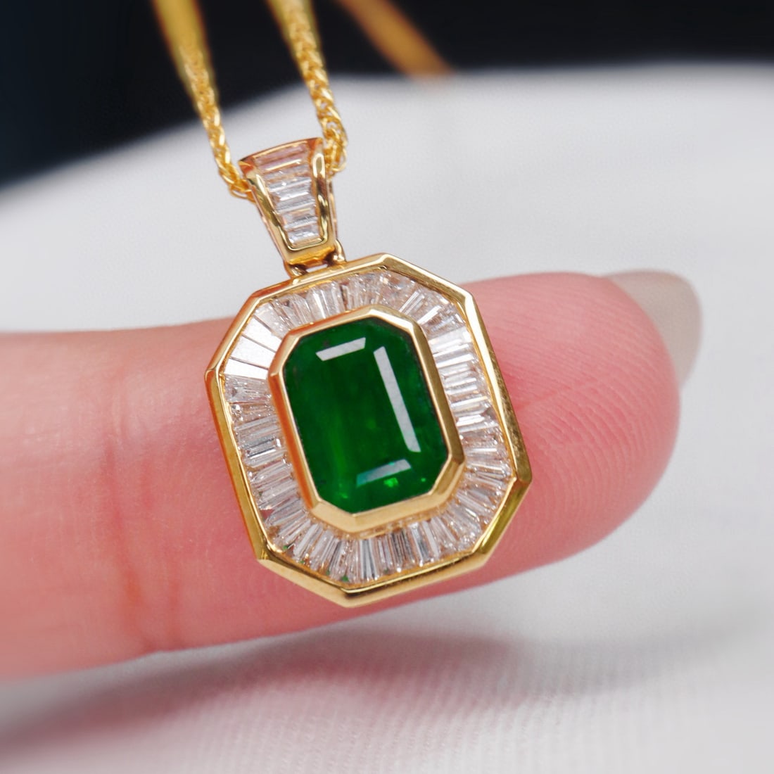 14k Gold 1.58 Ctw Natural Emerald & Diamond Pendant( Without Chain ): Ref:231033243 // gold content:14k gold // main gemstone:emerald // shape:octagonal // carat weight:1. 1ct // color:green // treatment:natural // // adjacent gemstone 2 : diamond // shape:baguette //