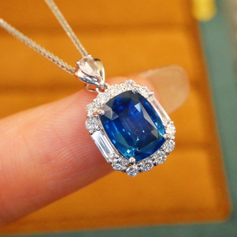 14k Gold 2.41 Ctw Natural Sapphire & Diamond Pendant( Without Chain ): Ref:231033256 // gold content:14k gold // main gemstone:sapphire // shape:cushion // carat weight:2. 03ct // color:blue // treatment:natural // // adjacent gemstone 2 : diamond // number of stones:18 