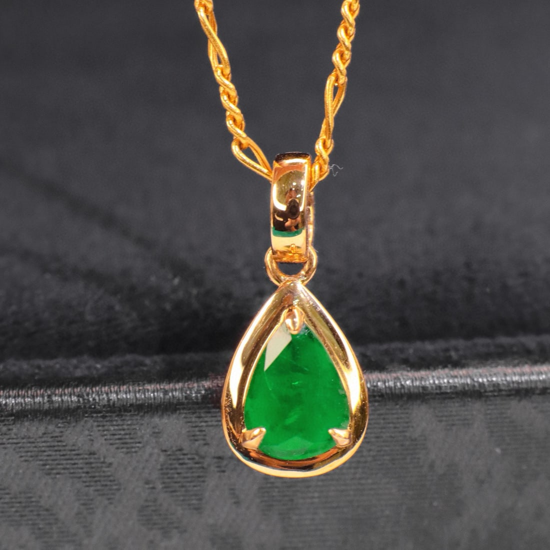 14k Gold 0.7 Ct Natural Emerald Pendant( Without Chain ): Ref:231033260 // gold content:14k gold // main gemstone:emerald // shape:pear // carat weight:0. 7ct // color:green // treatment:natural // Condition: New Low Estimate: 2000.00 High Estimate: 3000.00