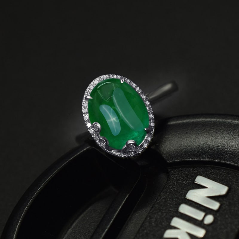 14k Gold 4.27 Ctw Vivid Green Natural Emerald & Diamond Ring: Ref:231034038 // gold content:14k gold // ring size:7. 25us // // main gemstone:emerald // shape:oval // carat weight:4. 18ct // color:vivid green // treatment:natural // // adjacent gemstone 2 :