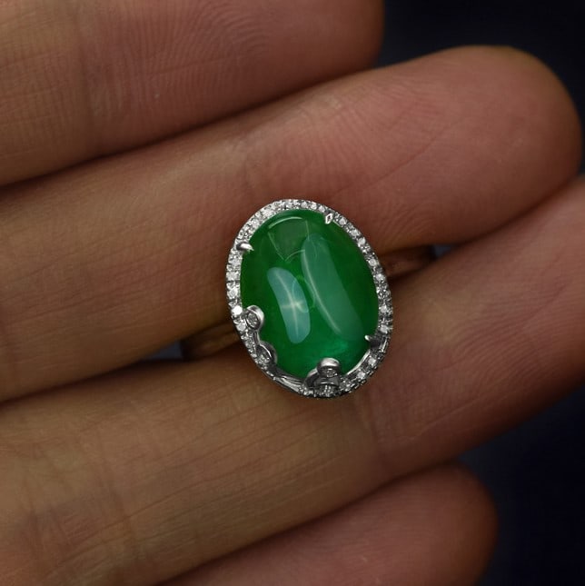 14k Gold 4.27 Ctw Vivid Green Natural Emerald & Diamond Ring - 2