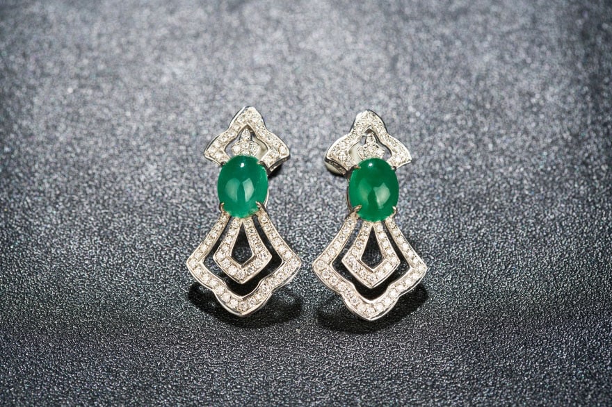 14k Gold 3.79 Ctw Vivid Green Natural Emerald & Diamond Earrings: Ref:231034039 // gold content:14k gold // main gemstone:emerald // shape:oval // carat weight:3. 1ct // color:vivid green // treatment:natural // // adjacent gemstone 2 : diamond // shape:round // car