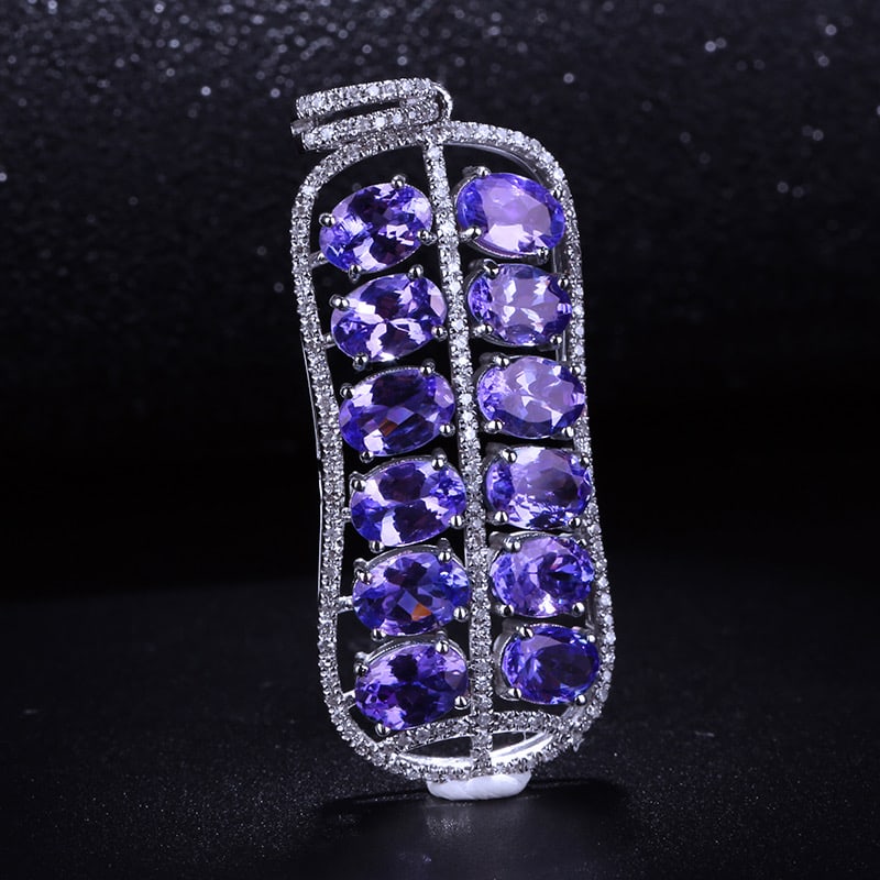 14k Gold 7.4 Ct Natural Tanzanite & Diamond Pendant( Without Chain ): Ref:231034058 // gold content:14k gold // main gemstone:tanzanite // shape:oval // carat weight:7. 4ct // color:purple // treatment:natural // // adjacent gemstone 2 : diamond // shape:round //