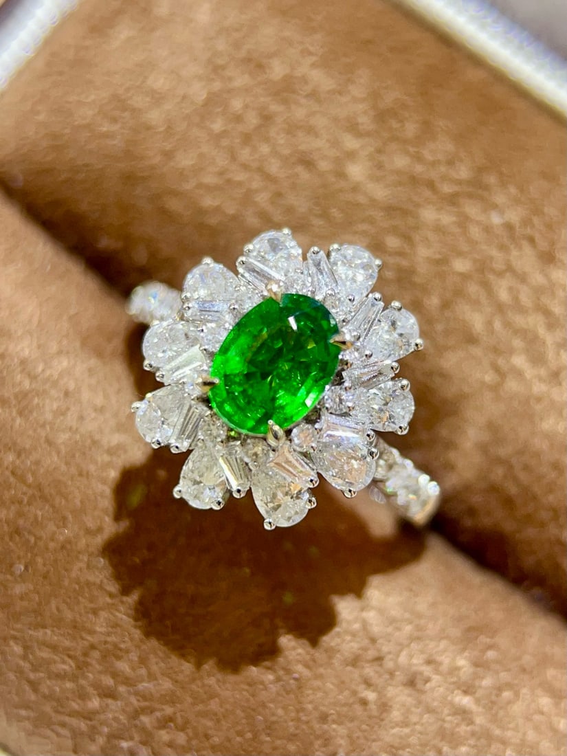 14k Gold 2.36 Ctw Vivid Green Natural Tsavorite & Diamond Ring: Ref:231034061 // gold content:14k gold // ring size:7. 25us // // main gemstone:tsavorite // shape:oval // carat weight:1. 1ct // color:vivid green // treatment:natural // // adjacent gemstone 2 : dia