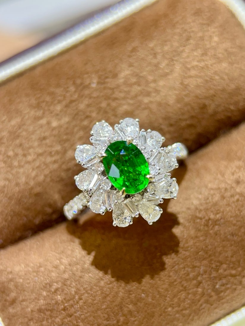 14k Gold 2.36 Ctw Vivid Green Natural Tsavorite & Diamond Ring - 4