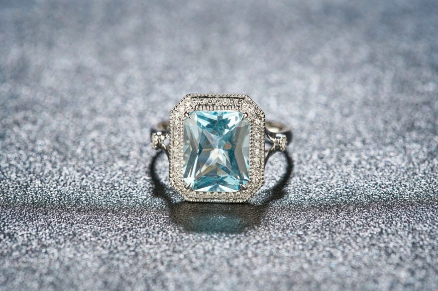 14k Gold 3.03 Ct Natural Aquamarine & Diamond Ring: Ref:231034101 // gold content:14k gold // ring size:7. 25us // // main gemstone:aquamarine // shape:octagonal // carat weight:3. 03ct // color:santa maria color // treatment:natural // // adjacent