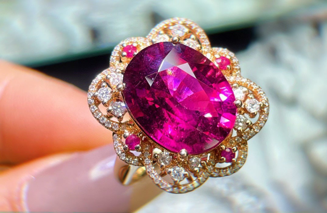 14k Gold 8.75 Ct Natural Tourmaline & Diamond Ring: Ref:231034104 // gold content:14k gold // ring size:7. 25us // // main gemstone:tourmaline // shape:oval // carat weight:8. 75ct // color:red // treatment:natural // // adjacent gemstone 2 : diamond