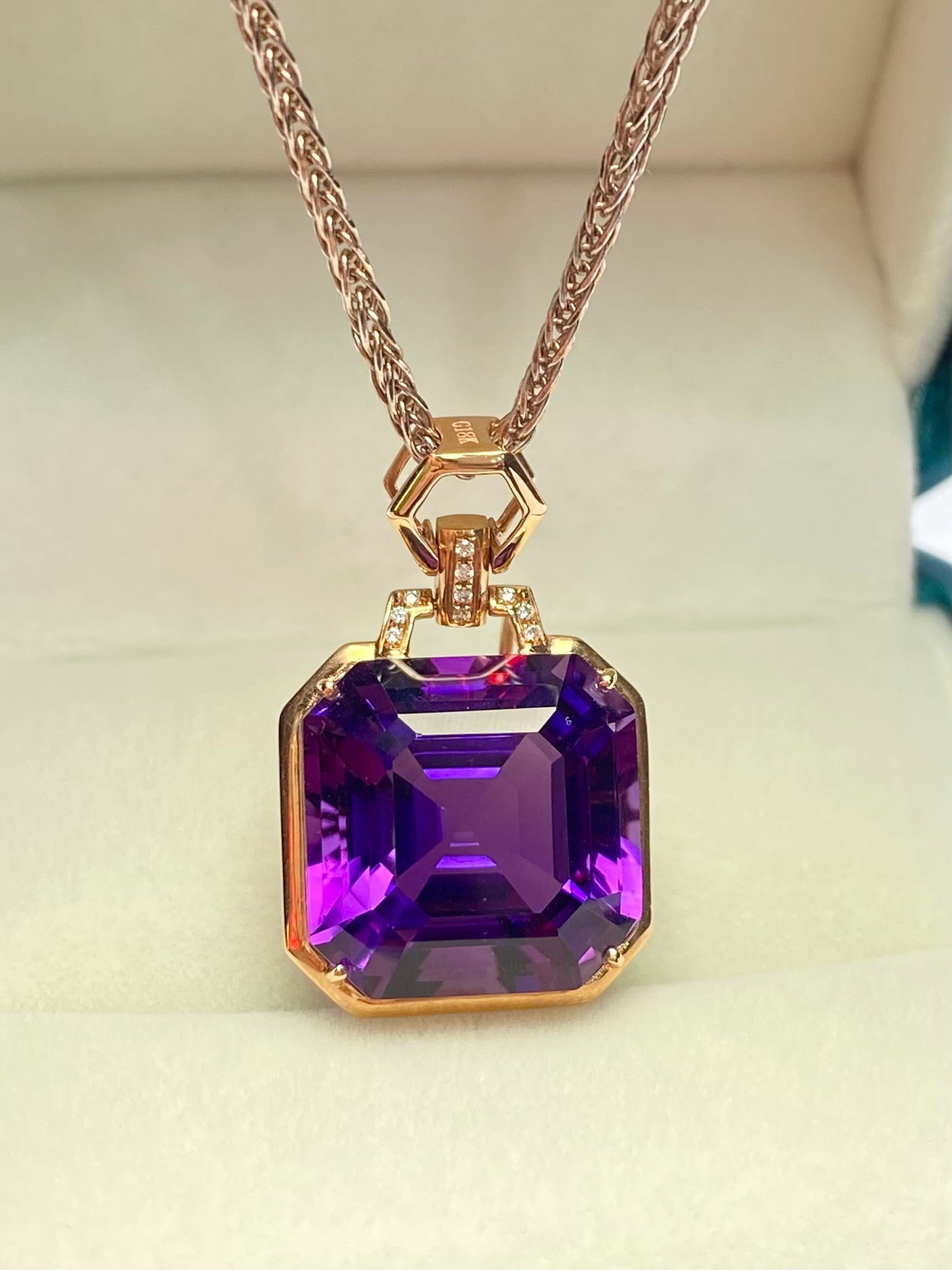14k Gold 17.8 Ct Natural Amethyst & Diamond Pendant( Without Chain ): Ref:231034116 // gold content:14k gold // main gemstone:amethyst // shape:octagonal // carat weight:17. 8ct // color:purple // treatment:natural // // adjacent gemstone 2 : diamond // number of