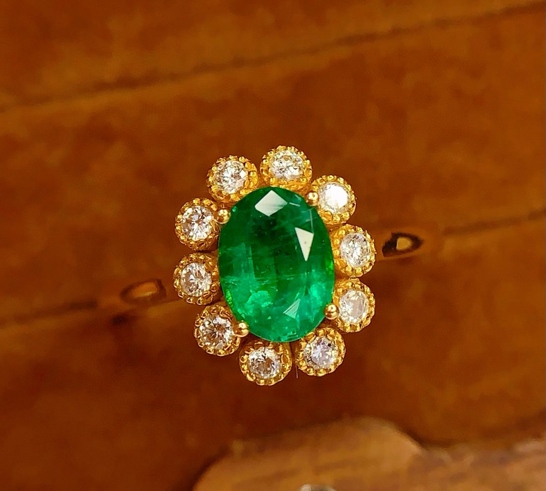 14k Gold 1.3 Ct Vivid Green Natural Emerald & Diamond Ring - 2