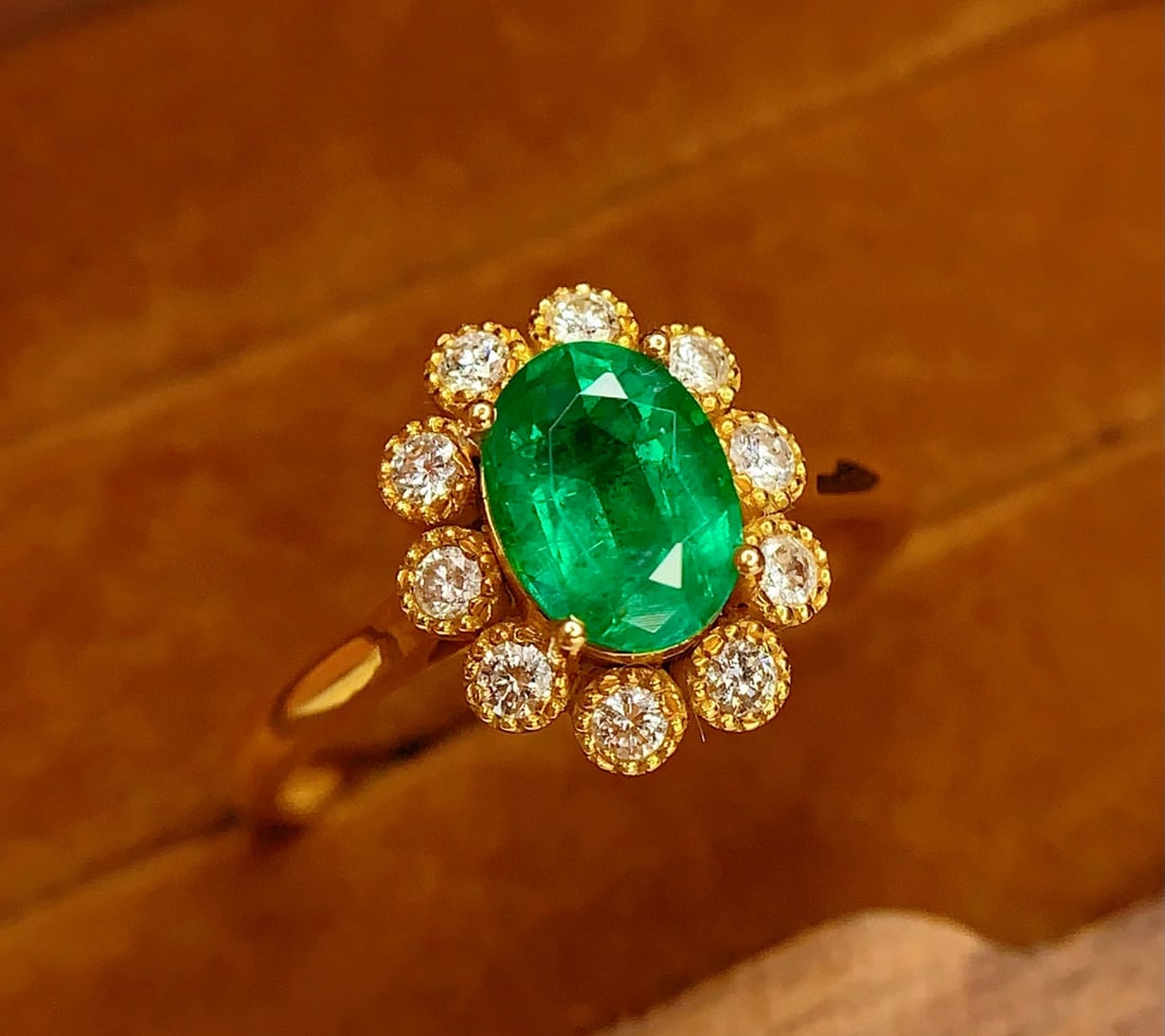 14k Gold 1.3 Ct Vivid Green Natural Emerald & Diamond Ring - 3