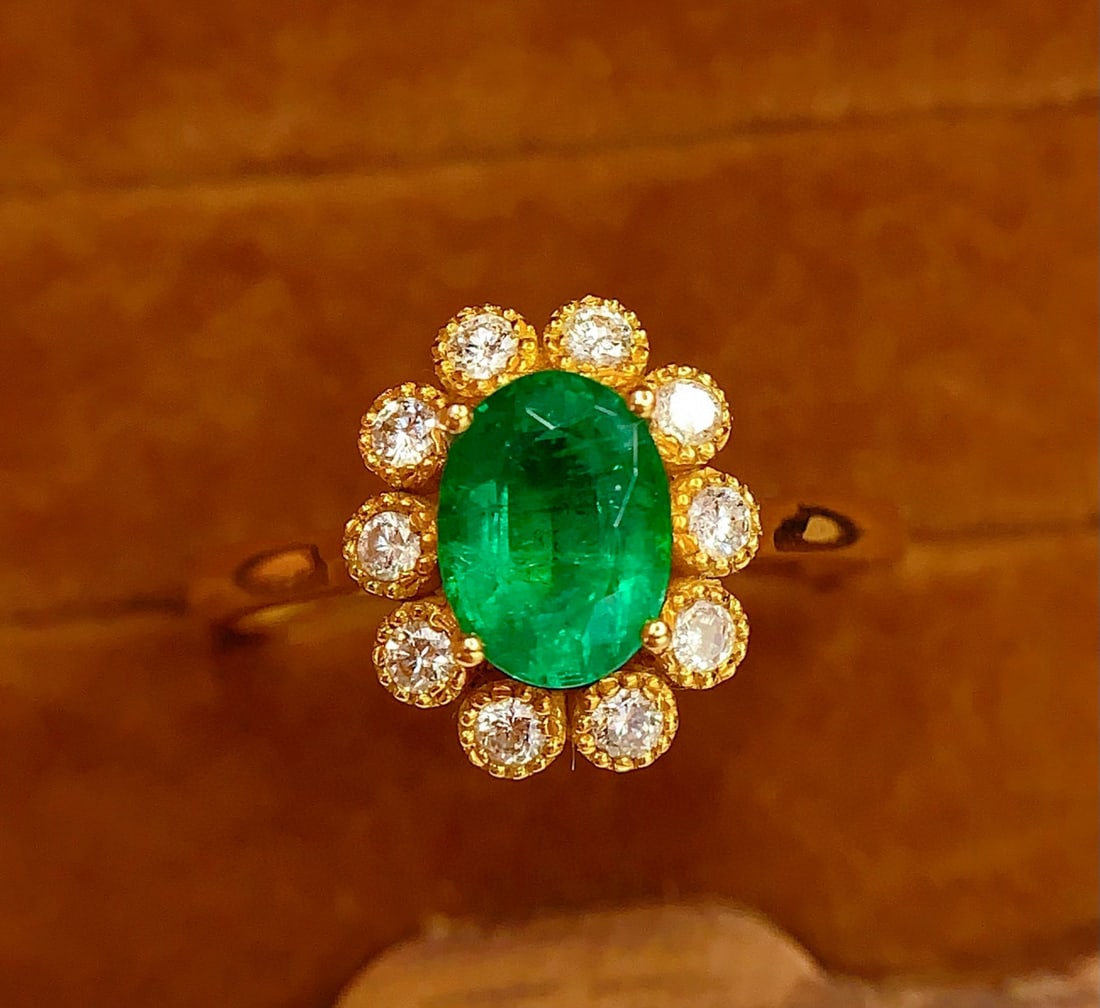 14k Gold 1.3 Ct Vivid Green Natural Emerald & Diamond Ring - 4