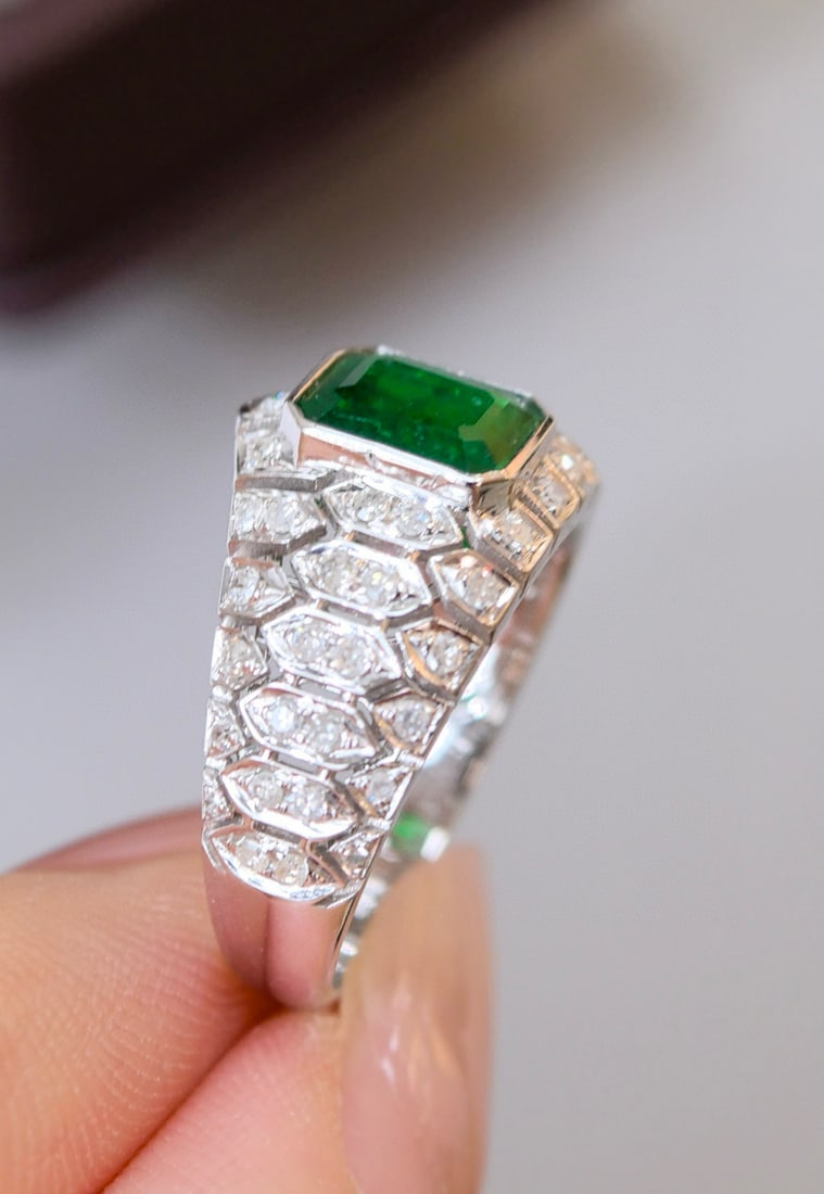 14k Gold 1.50 Ctw Vivid Green Natural Emerald & Diamond Ring - 3