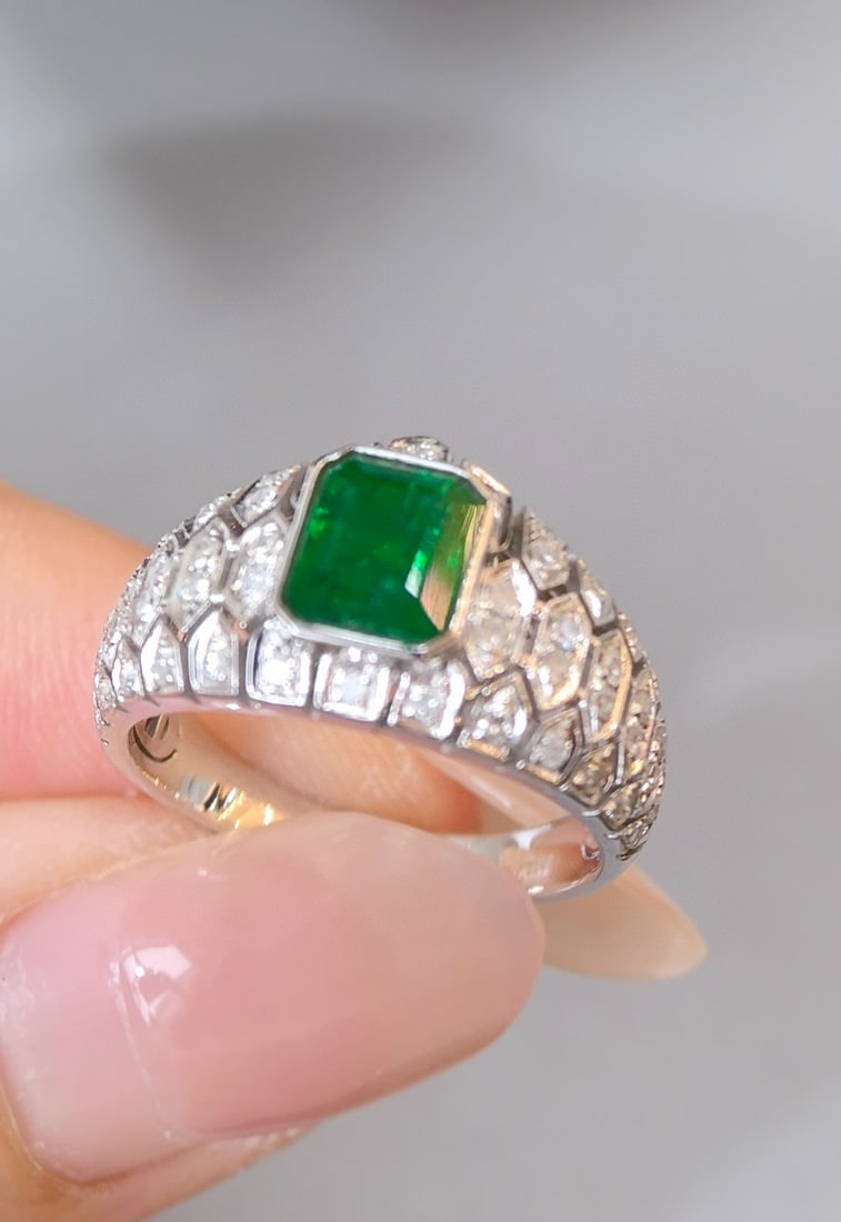 14k Gold 1.50 Ctw Vivid Green Natural Emerald & Diamond Ring - 4