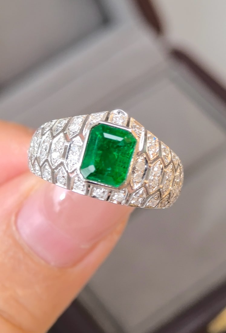 14k Gold 1.50 Ctw Vivid Green Natural Emerald & Diamond Ring - 5
