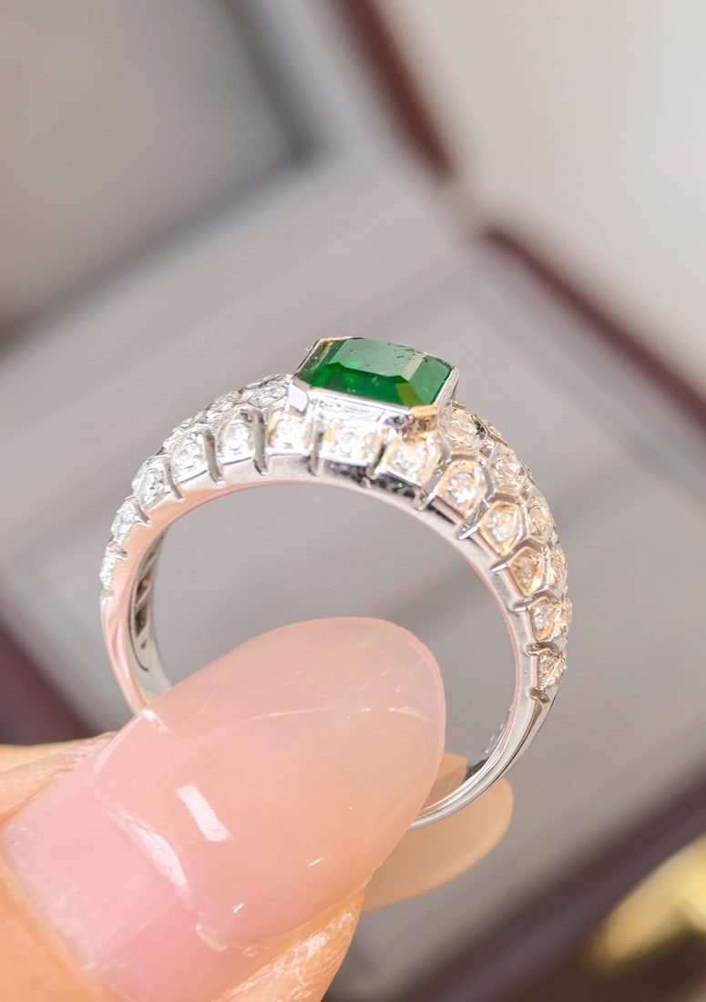 14k Gold 1.50 Ctw Vivid Green Natural Emerald & Diamond Ring - 6