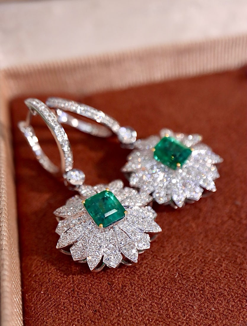 14k Gold 2.65 Ctw Vivid Green Natural Emerald & Diamond Earrings - 2