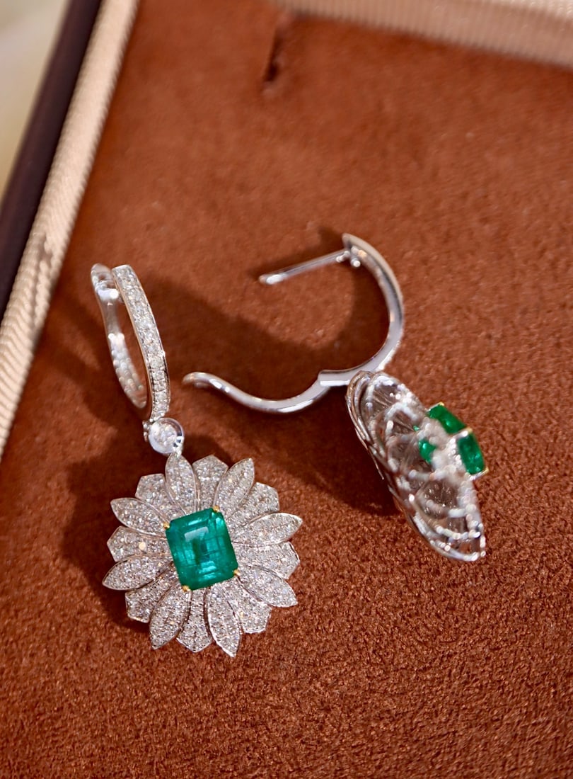 14k Gold 2.65 Ctw Vivid Green Natural Emerald & Diamond Earrings - 4