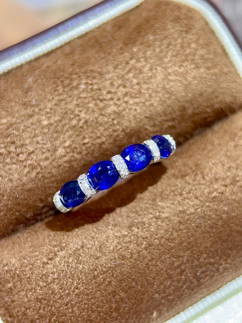 14k Gold 1.95 Ctw Vivid Blue Natural Sapphire & Diamond Ring: Ref:231034131 // gold content:14k gold // ring size:7. 25us // // main gemstone:sapphire // shape:oval // carat weight:1. 89ct // color:vivid blue // treatment:natural // // adjacent gemstone 2 :