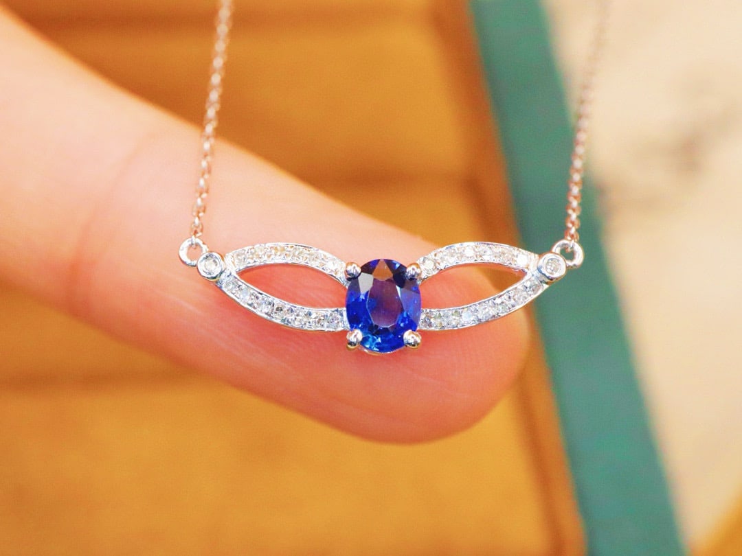 14k Gold 0.52 Ctw Natural Sapphire & Diamond Necklace: Ref:231034132 // gold content:14k gold // main gemstone:sapphire // shape:oval // carat weight:0. 43ct // color:blue // treatment:natural // // adjacent gemstone 2 : diamond // number of stones:30 //