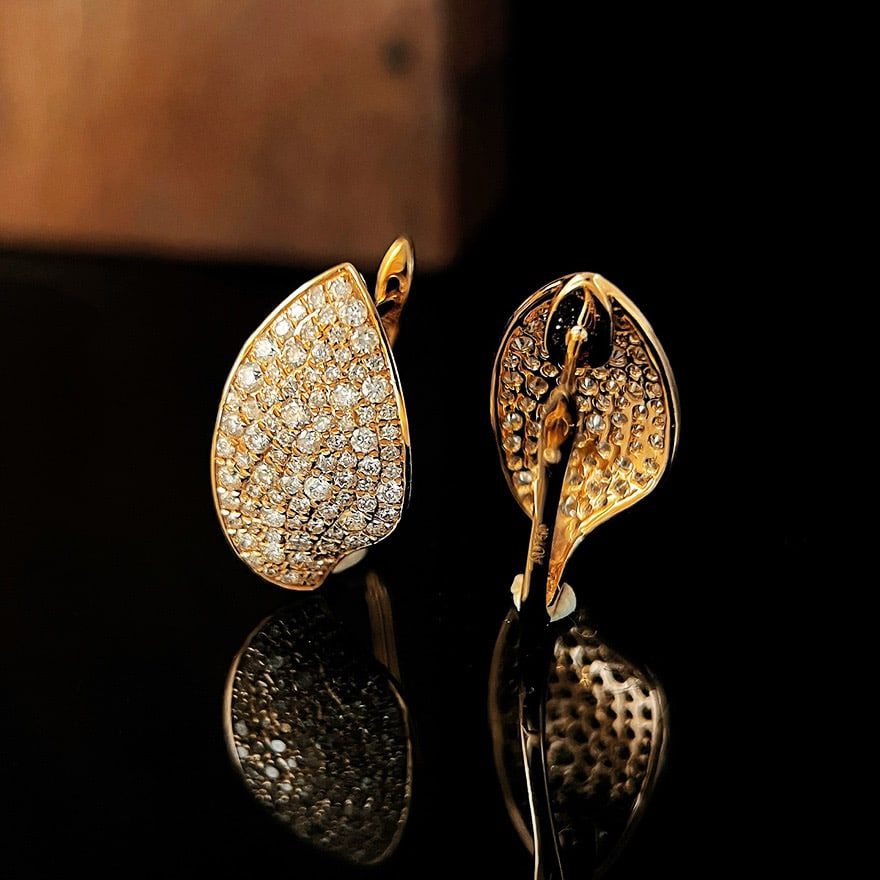 14k Gold 1.16 Ct Natural H Diamond Earrings: Ref:231034133 // gold content:14k gold // main gemstone:diamond // shape:round // carat weight:1. 16ct // clarity grade:vs-si // color:h // treatment:natural // cut grade:g // Condition: New Low Estim