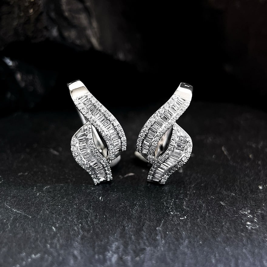 14k Gold 0.7 Ct Natural H Diamond Earrings: Ref:231034135 // gold content:14k gold // main gemstone:diamond // shape:multiply // carat weight:0. 7ct // clarity grade:vs-si // color:h // treatment:natural // Condition: New Low Estimate: 3700.00 