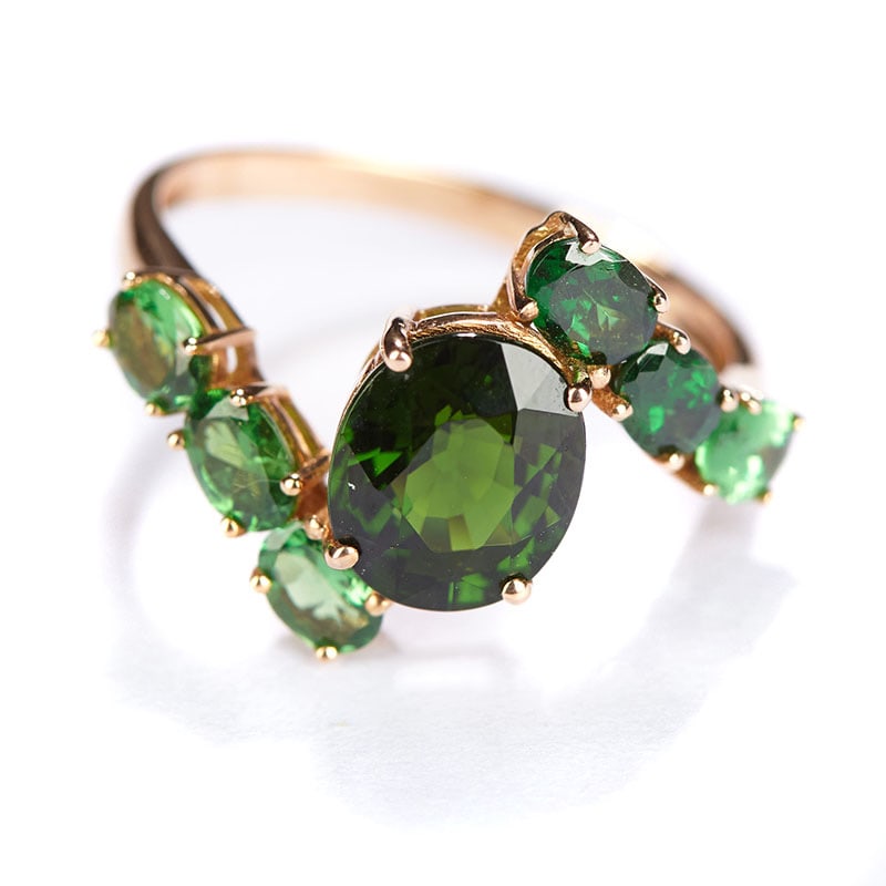 14k Gold 1.75 Ct Natural Tourmaline & Tsavorite Ring: Ref:231034144 // gold content:14k gold // ring size:7. 25us // // main gemstone:tourmaline // shape:oval // carat weight:1. 75ct // color:green // treatment:natural // // adjacent gemstone 2 :