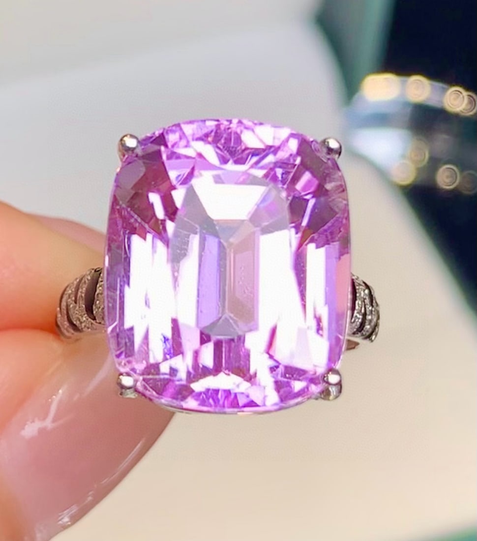 14k Gold 19.6 Ct Natural Kunzite & Diamond Ring: Ref:231034152 // gold content:14k gold // ring size:7. 25us // // main gemstone:kunzite // shape:cushion // carat weight:19. 6ct // color:purple // treatment:natural // // adjacent gemstone 2 :