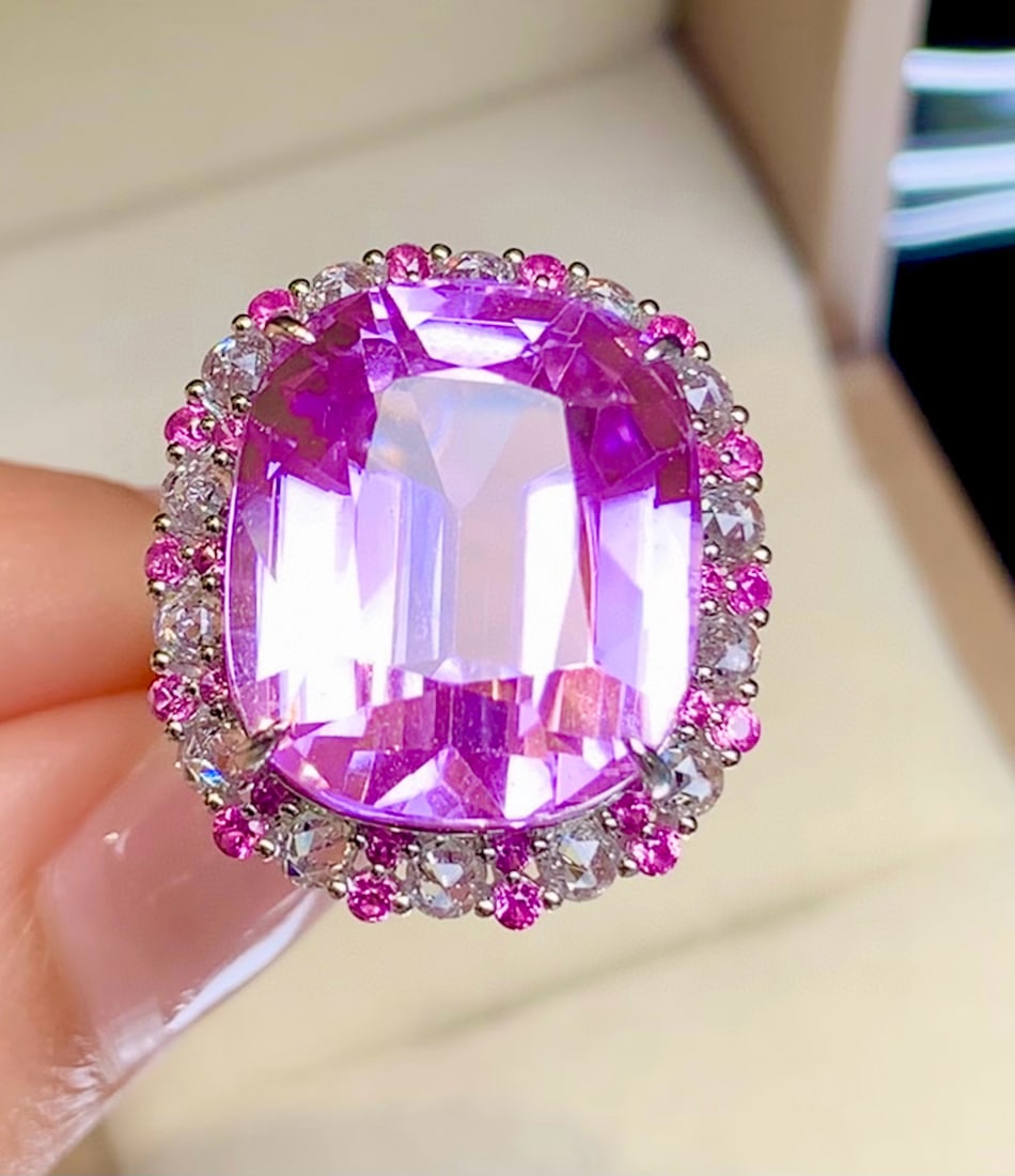 14k Gold 25.8 Ct Natural Kunzite & Sapphire Ring: Ref:231034157 // gold content:14k gold // ring size:7. 25us // // main gemstone:kunzite // shape:cushion // carat weight:25. 8ct // color:purple // treatment:natural // // adjacent gemstone 2 :