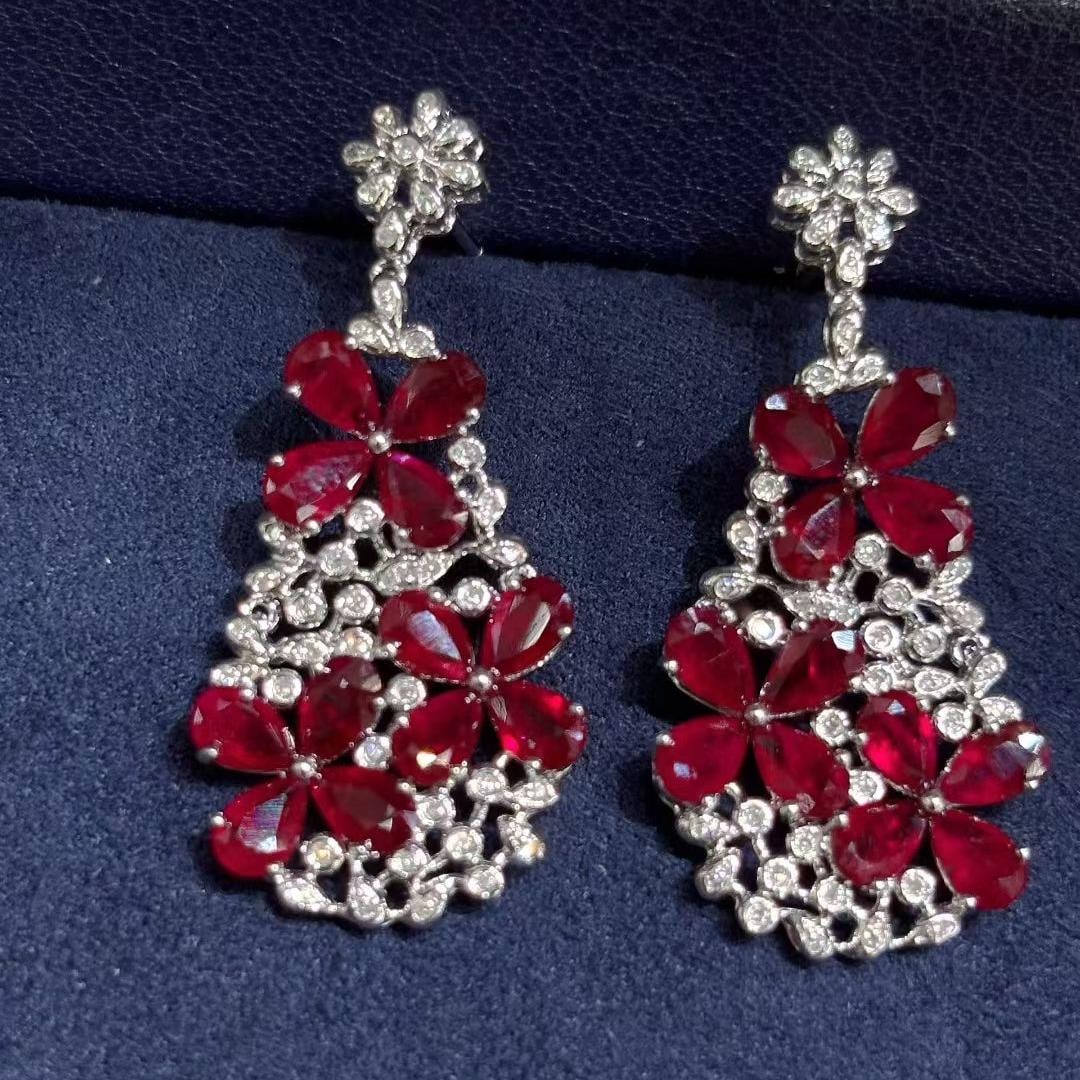 14k Gold 5.6 Ct Natural Ruby & Diamond Earrings: Ref:231034160 // gold content:14k gold // main gemstone:ruby // shape:pear // carat weight:5. 6ct // color:pigeonblood red // treatment:natural // // adjacent gemstone 2 : diamond // shape:round // cl