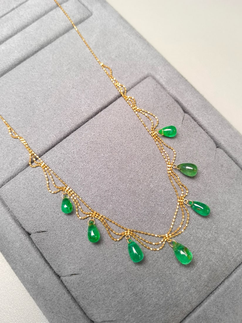 14k Gold 8 Ct Natural Emerald Necklace: Ref:231034163 // gold content:14k gold // main gemstone:emerald // shape:pear // carat weight:8ct // color:green // treatment:natural // Condition: New Low Estimate: 4800.00 High Estimate: 7300.00