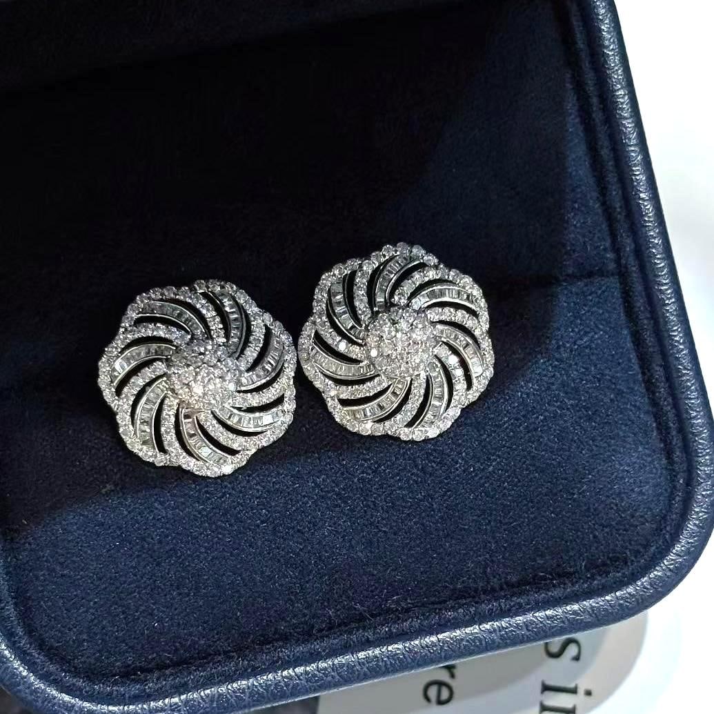 14k Gold 1.5 Ct Natural H Diamond Earrings: Ref:231034177 // gold content:14k gold // main gemstone:diamond // shape:multiply // carat weight:1. 5ct // clarity grade:vs-si // color:h // treatment:natural // Condition: New Low Estimate: 3100.00