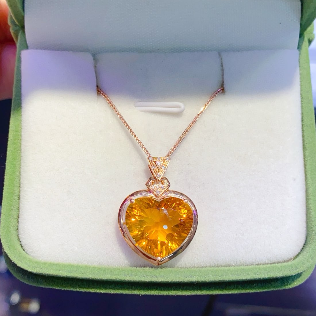 14k Gold 9.5 Ct Natural Citrine & Diamond Pendant( Without Chain ): Ref:231034188 // gold content:14k gold // main gemstone:citrine // shape:heart // carat weight:9. 5ct // color:yellow // treatment:natural // // adjacent gemstone 2 : diamond // number of stones:11
