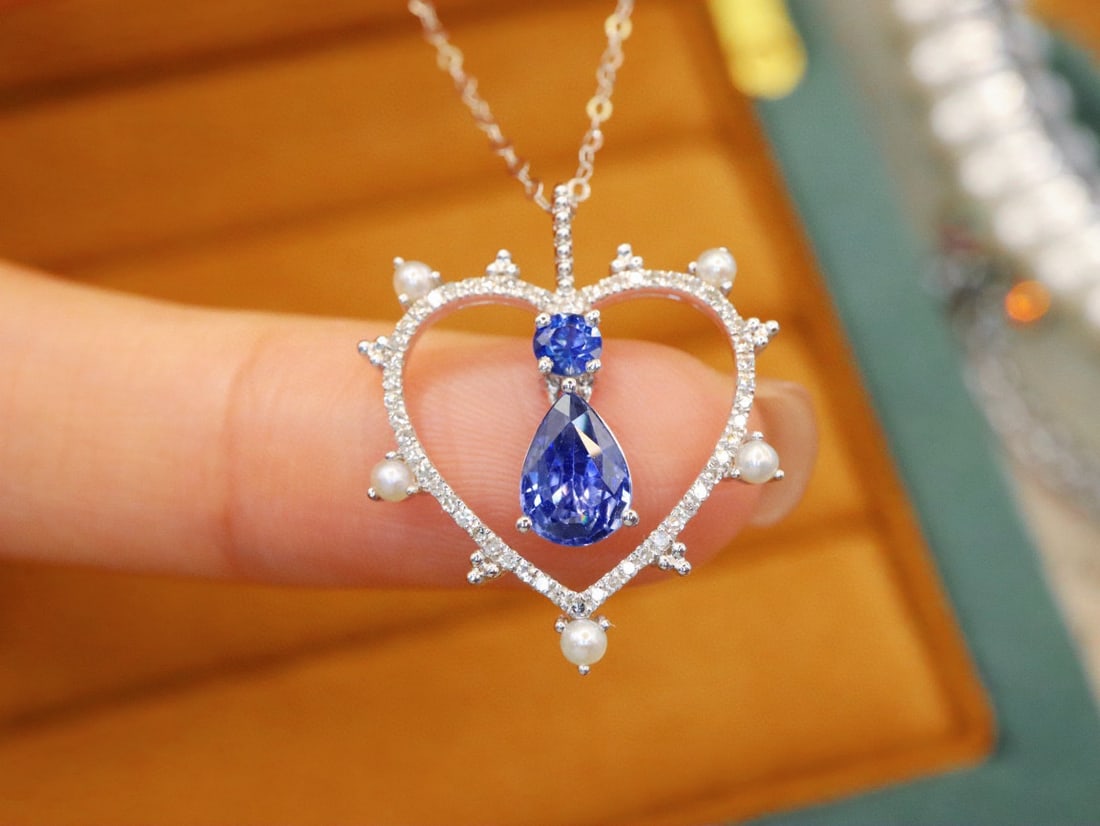 14k Gold 1.22 Ctw Natural Sapphire & Diamond Necklace: Ref:231034200 // gold content:14k gold // main gemstone:sapphire // shape:multiply // carat weight:1. 06ct // color:blue // treatment:natural // // adjacent gemstone 2 : diamond // number of