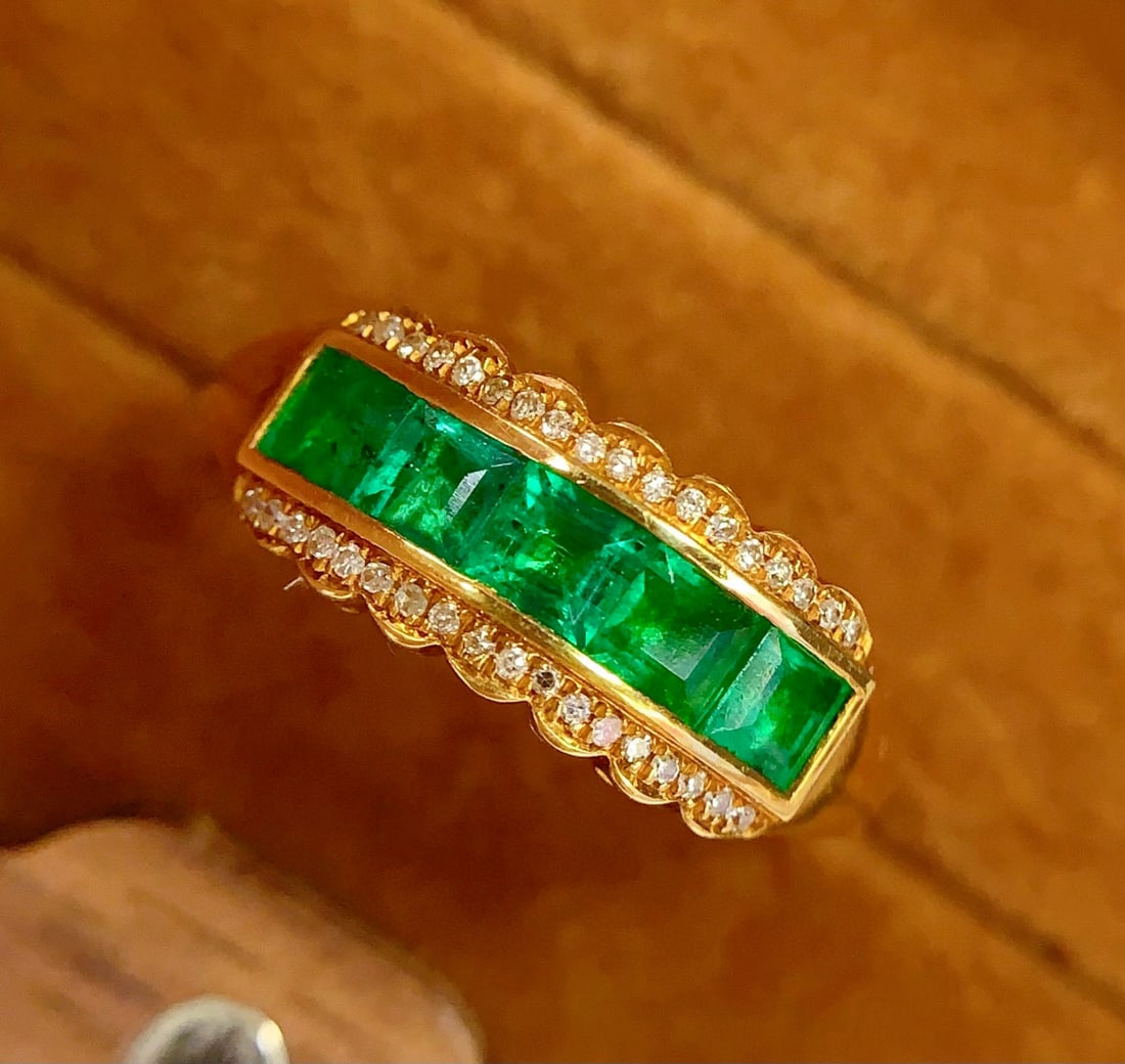 14k Gold 1.2 Ct Vivid Green Natural Emerald & Diamond Ring: Ref:231034202 // gold content:14k gold // ring size:7. 25us // // main gemstone:emerald // shape:square // carat weight:1. 2ct // color:vivid green // treatment:natural // // adjacent gemstone 2 :