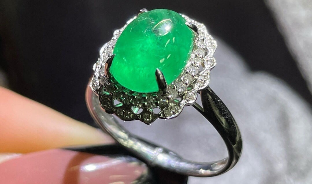 14k Gold 4.2 Ct Natural Emerald & Diamond Ring - 2