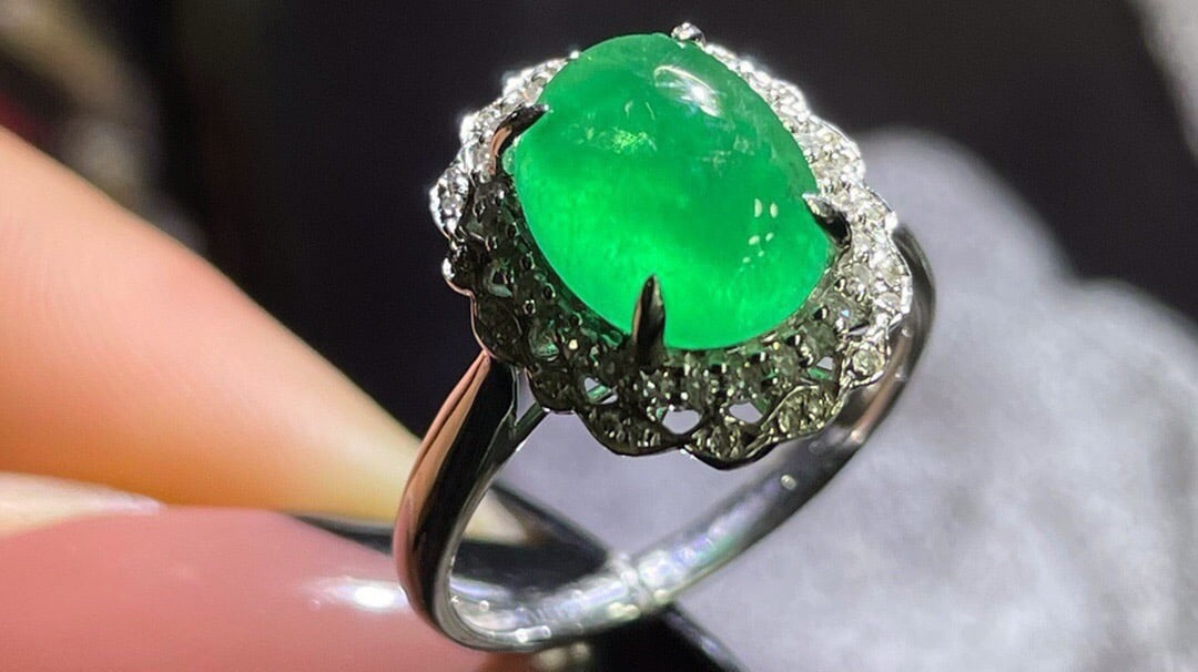 14k Gold 4.2 Ct Natural Emerald & Diamond Ring - 4