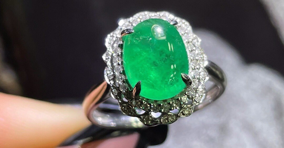14k Gold 4.2 Ct Natural Emerald & Diamond Ring - 5