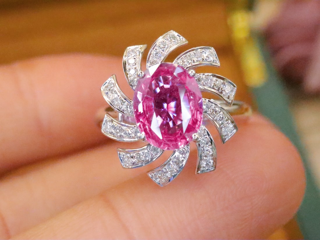 14k Gold 1.74 Ctw Natural Padparadscha Sapphire & Diamond Ring: Ref:231034204 // gold content:14k gold // ring size:7. 25us // // main gemstone:padparadscha sapphire // shape:oval // carat weight:1. 53ct // color:orangish pink // treatment:natural // // adjacent g