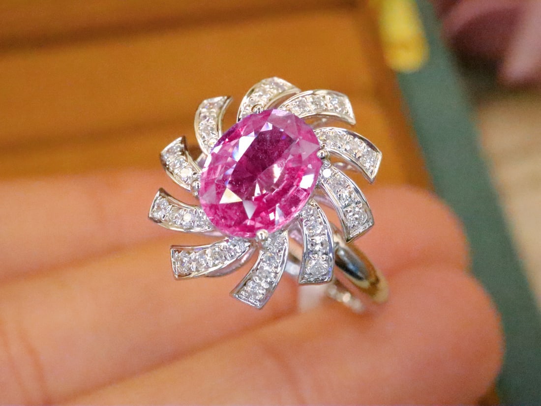 14k Gold 1.74 Ctw Natural Padparadscha Sapphire & Diamond Ring - 3