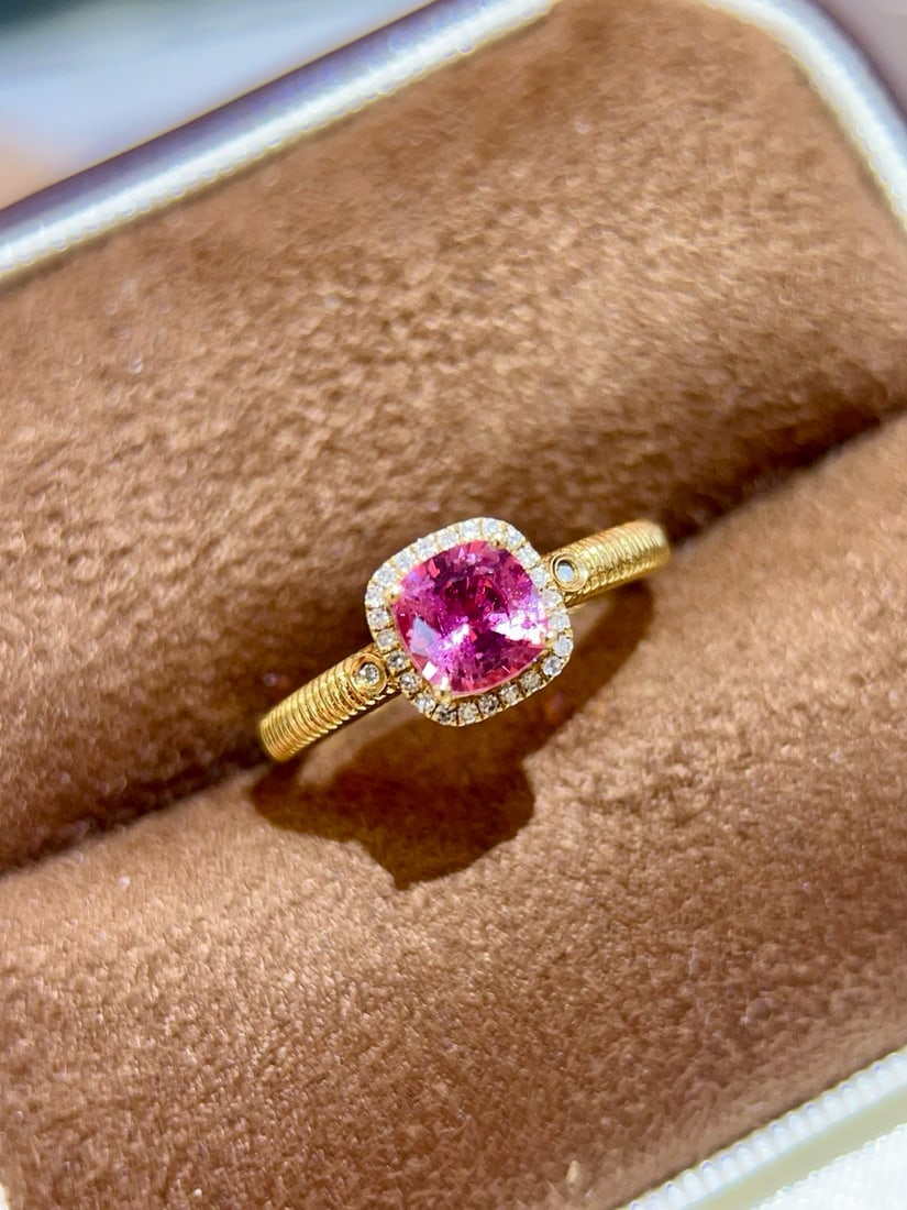 14k Gold 0.85 Ctw Natural Padparadscha Sapphire & Diamond Ring: Ref:231034207 // gold content:14k gold // ring size:7. 25us // // main gemstone:padparadscha sapphire // shape:cushion // carat weight:0. 80ct // color:orangish pink // treatment:natural // // adjacen