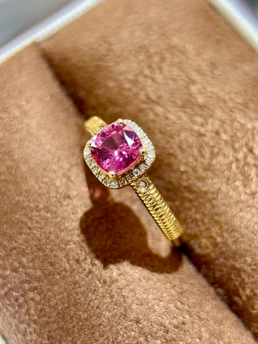 14k Gold 0.85 Ctw Natural Padparadscha Sapphire & Diamond Ring - 4