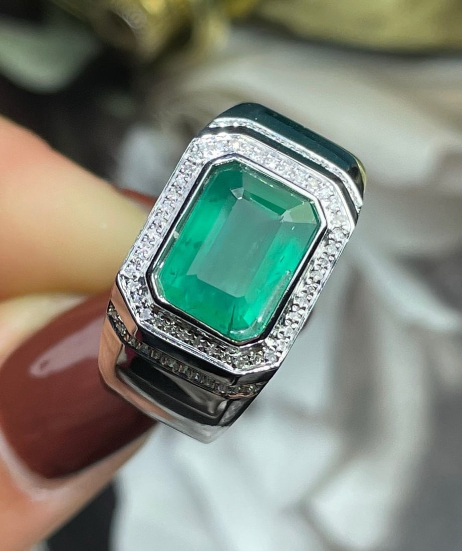 14k Gold 3.96 Ct Natural Emerald & Diamond Ring: Ref:231034209 // gold content:14k gold // ring size:7. 25us // // main gemstone:emerald // shape:octagonal // carat weight:3. 96ct // color:green // treatment:natural // // adjacent gemstone 2 :