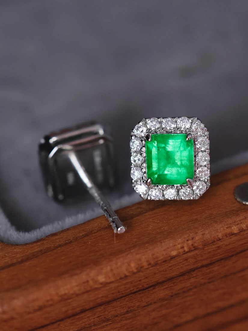 14k Gold 1.16 Ctw Vivid Green Natural Emerald & Diamond Earrings - 2