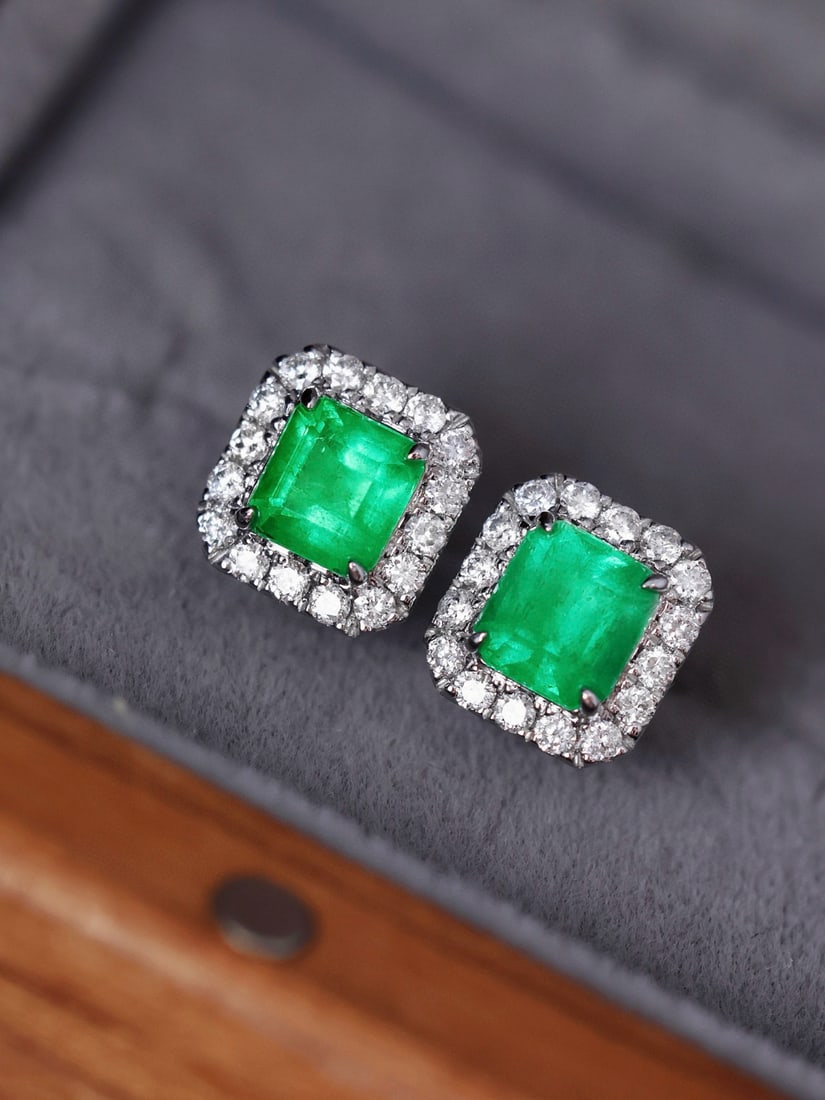 14k Gold 1.16 Ctw Vivid Green Natural Emerald & Diamond Earrings - 5