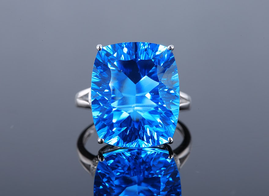 14k Gold 20.30 Ctw Natural Topaz & Diamond Ring: Ref:231034215 // gold content:14k gold // ring size:7. 25us // // main gemstone:topaz // shape:cushion // carat weight:20. 24ct // color:blue // treatment:natural // // adjacent gemstone 2 : diamond