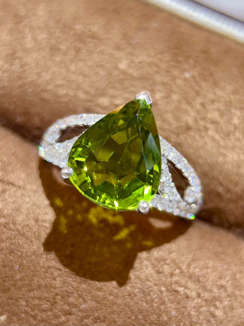 14k Gold 5.90 Ctw Natural Tourmaline & Diamond Ring: Ref:231034218 // gold content:14k gold // ring size:7. 25us // // main gemstone:tourmaline // shape:pear // carat weight:5. 30ct // color:green // treatment:natural // // adjacent gemstone 2 :