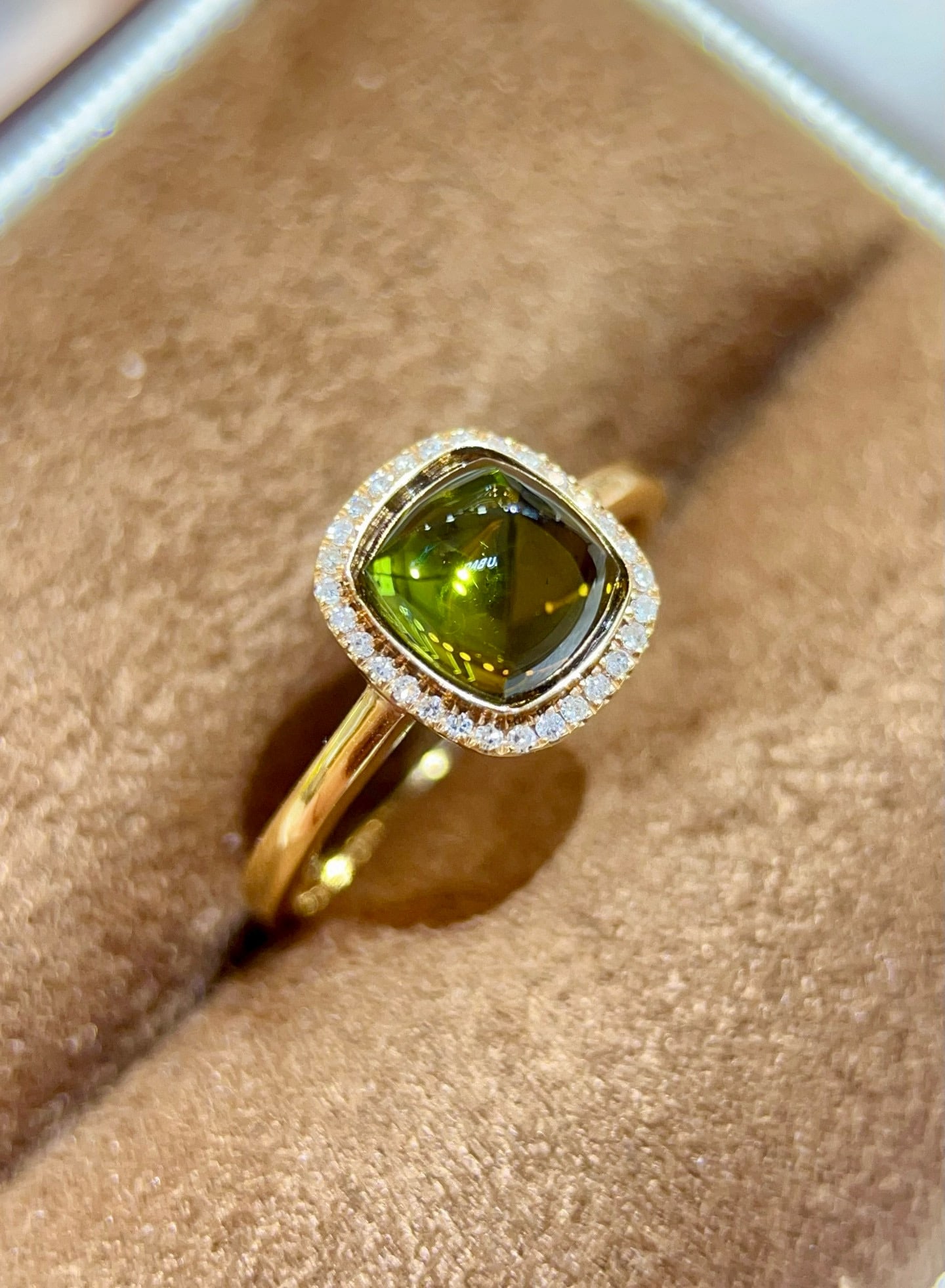 14k Gold 2.22 Ctw Natural Tourmaline & Diamond Ring: Ref:231034220 // gold content:14k gold // ring size:7. 25us // // main gemstone:tourmaline // shape:suger-loaf // carat weight:2. 1ct // color:green // treatment:natural // // adjacent gemstone 2 :